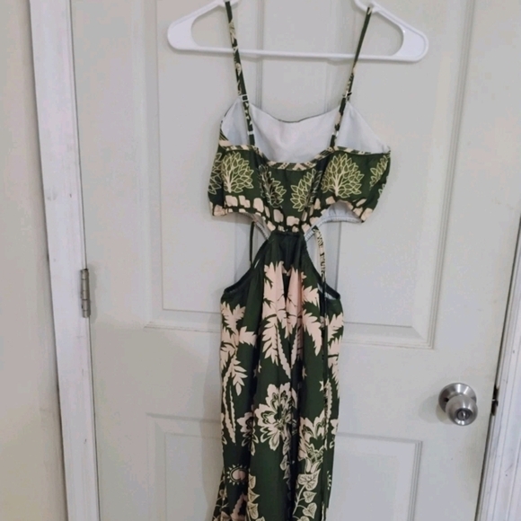 SHEIN Green and Cream Floral Maxi Dress - Picture 8 of 8
